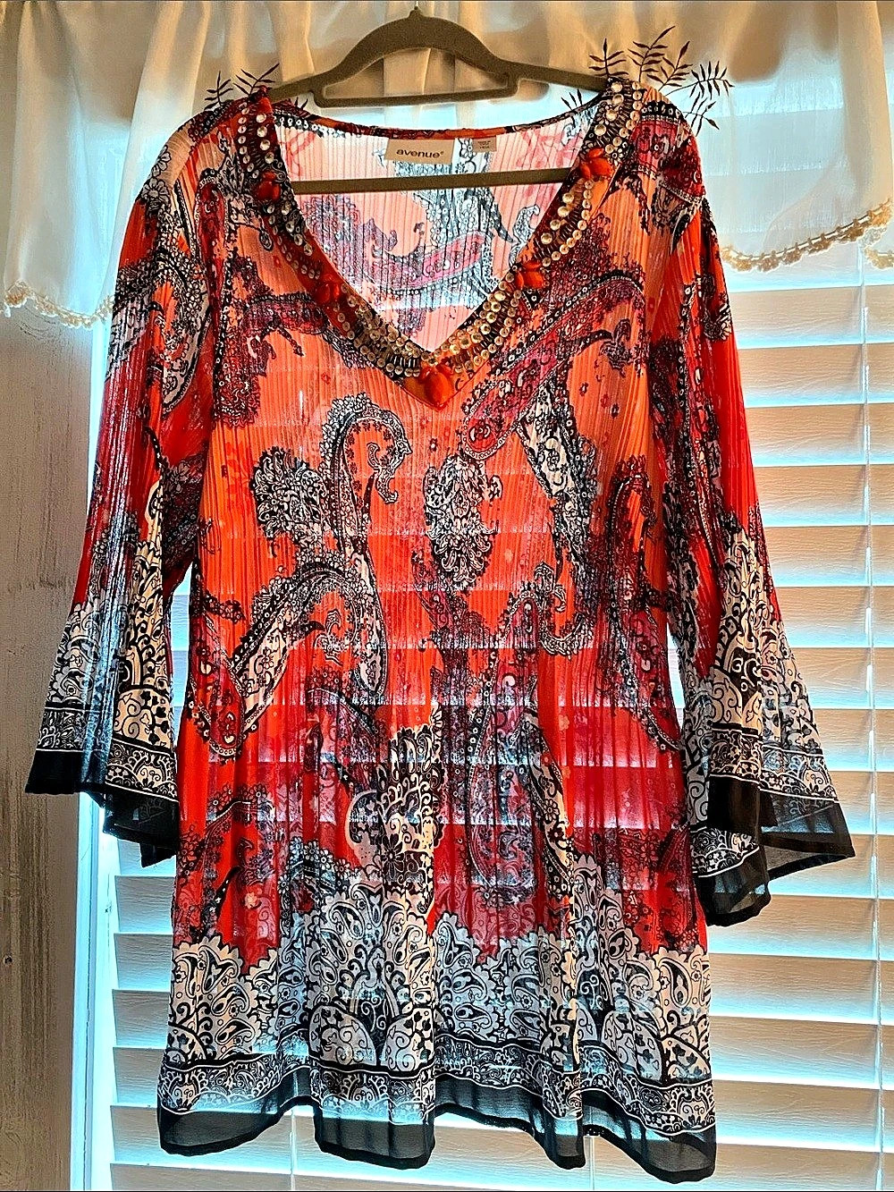 Avenue Paisley Embellished Tunic in Coral & Black Size XL Like New